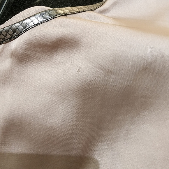 Sleeveless Blouse - Picture 7 of 7